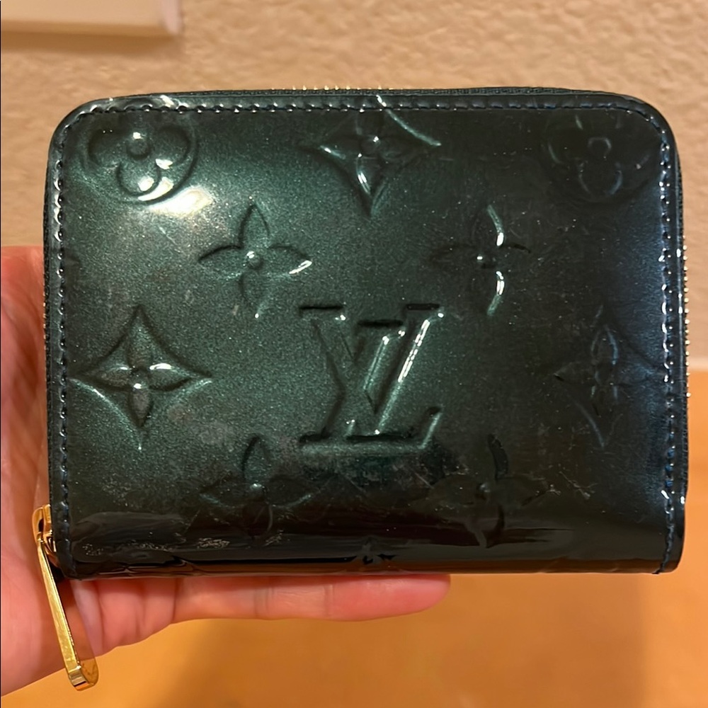 Louis Vuitton Verni Green Wallet loved and gently used. Original dust bag